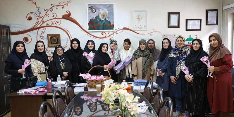 کادر آموزشی دبستان دخترانه بنت الهدی صدر با مدیریت خانم مشکاتی